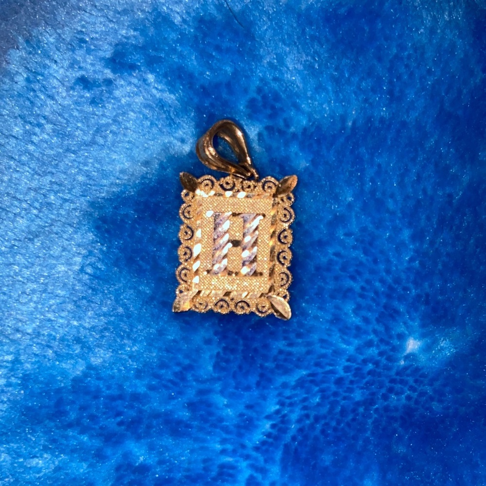 10k “ H “ Pendant